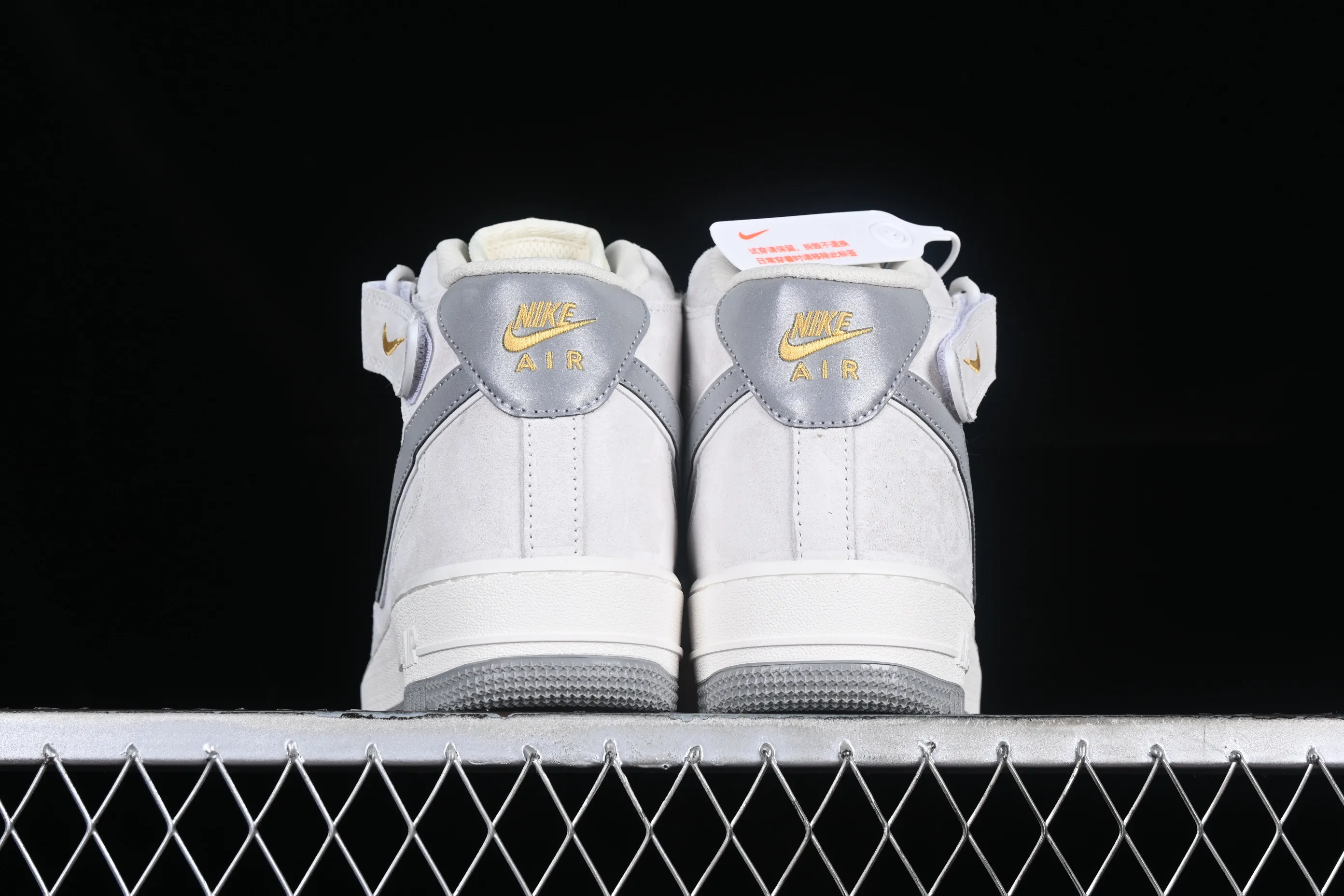 All categories Nk Air Force 1 Air Force series Nk Air Force 1 Mid Air Force mid-top Nk Air Force 1'07 Mid small hook gray suede Air Force One mid-top casual sneakers KG3031-012